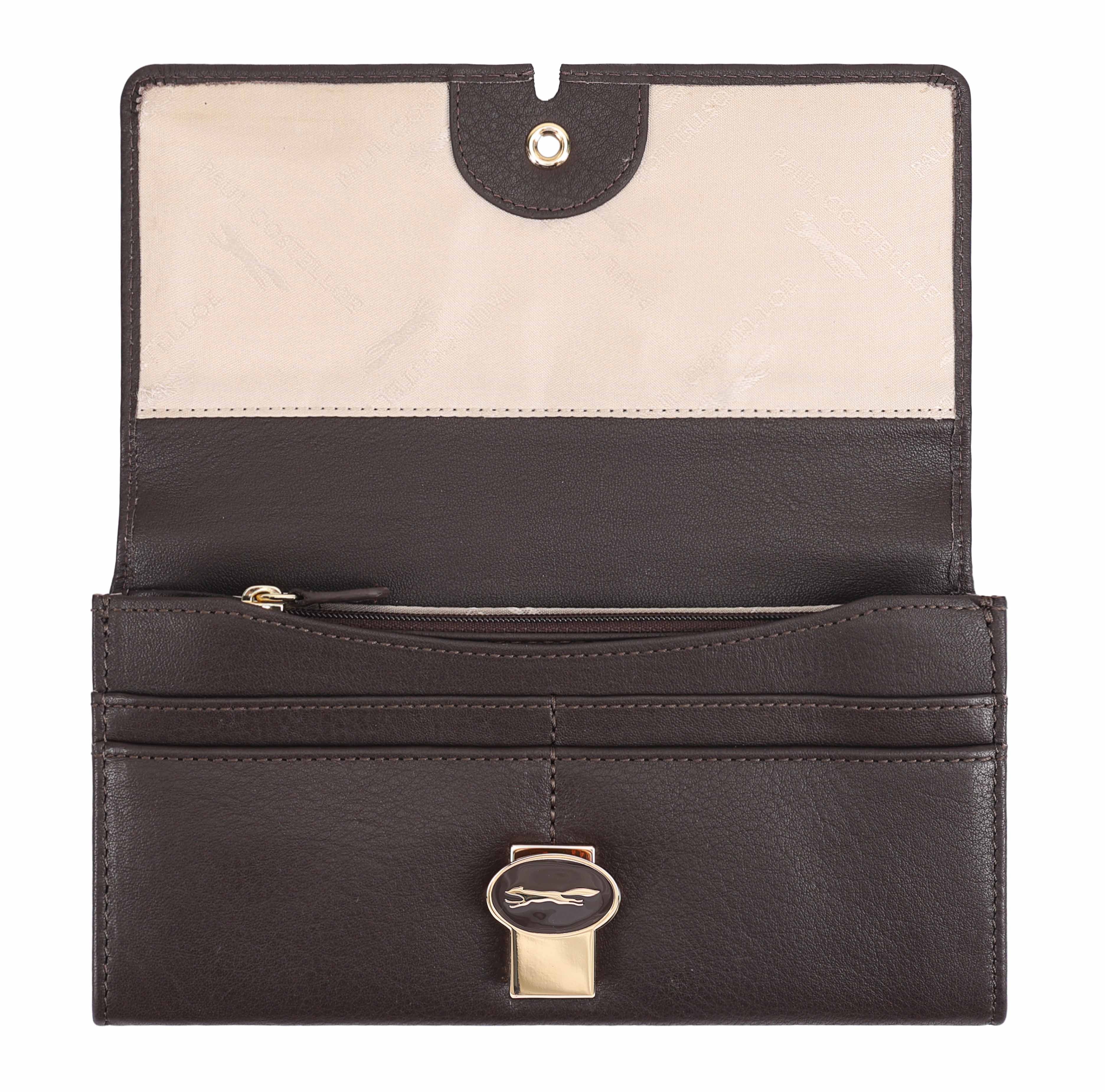 Claire - Image 20